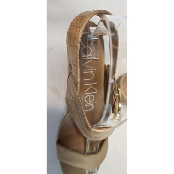 Calvin Klein women 8.5 Embossed Faux Leather Crocodile Biege Slip On Chunky Heel - Picture 5 of 9